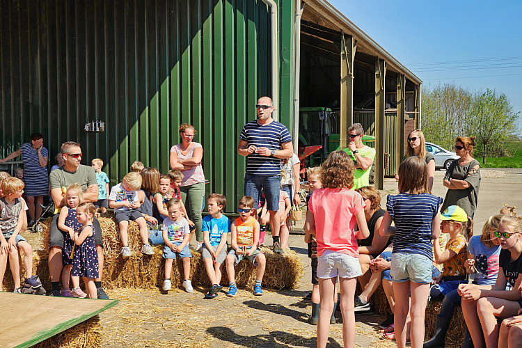 Paaseieren zoeken met en door speeltuinvereniging Wildebras_09